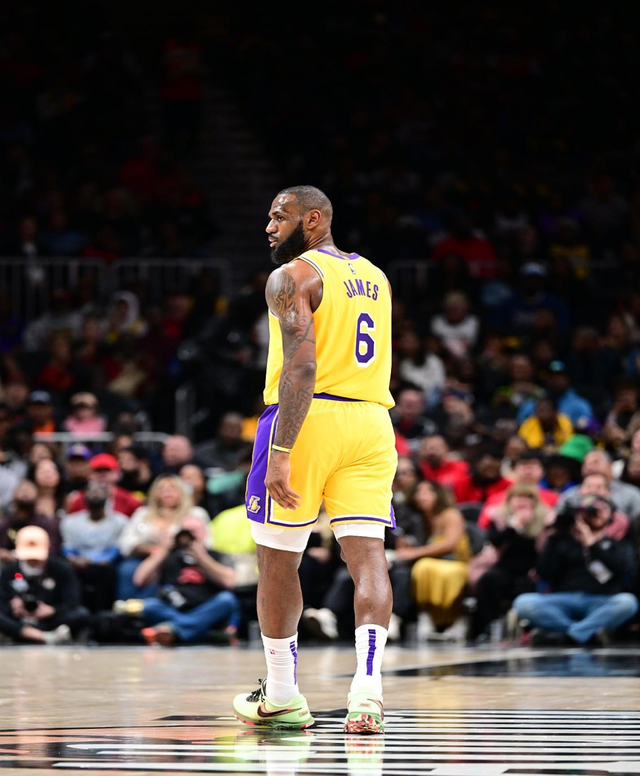 看了四年球了，在专科有一段时间刷抖音频繁给我推多...