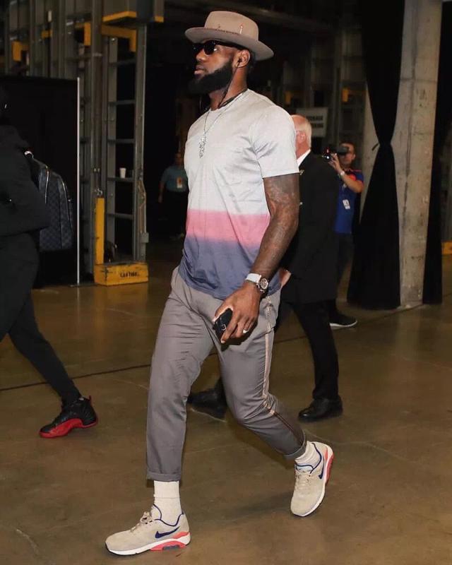 国米大胜晋级+三喜临门！迪乌夫撕掉水货标签，奥西利奥打出明牌