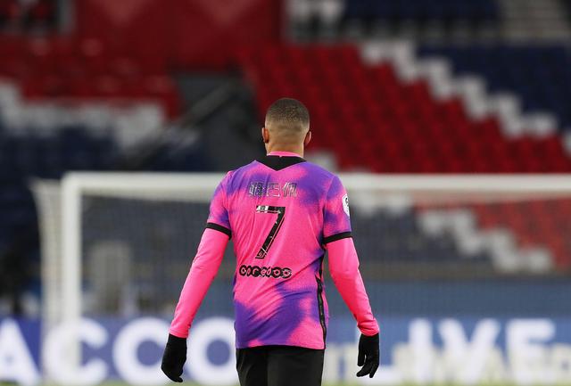 ‼️ 针对霍安·加西亚的又一条横幅：老鼠霍安！